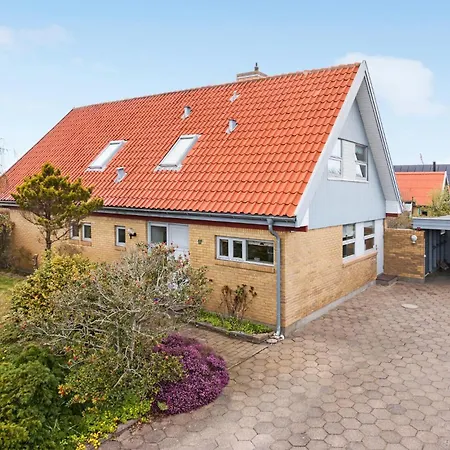 Dom wakacyjny 4 Bedroom Gorgeous In